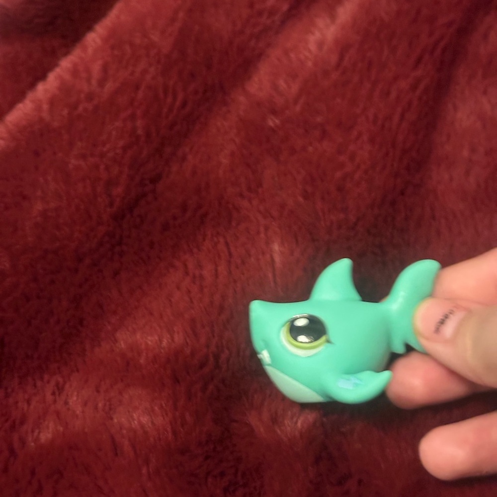Authentic Littlest Pet Shop shark #466